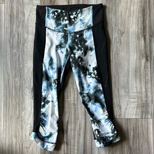 Lululemon Cropped Stop At Nothing Leggings in Black White Blue Green Size 2
